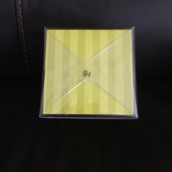 Henri Bendel Candle - Picture 3 of 4